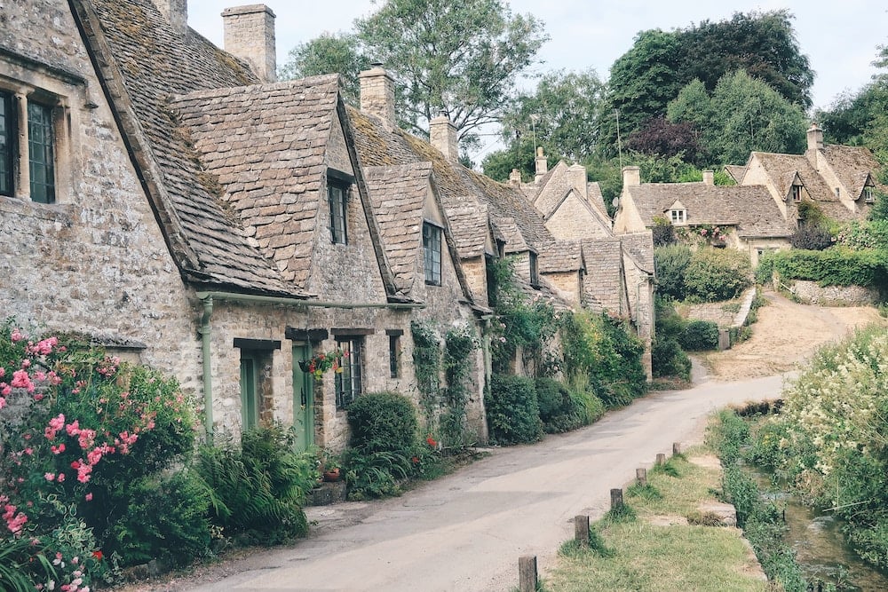 how to clean holiday cottages