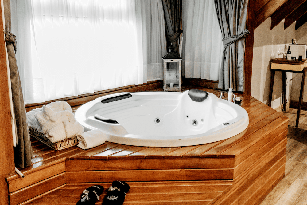 Ajouter une baignoire chauffante ou un jacuzzi dans location de vacances.