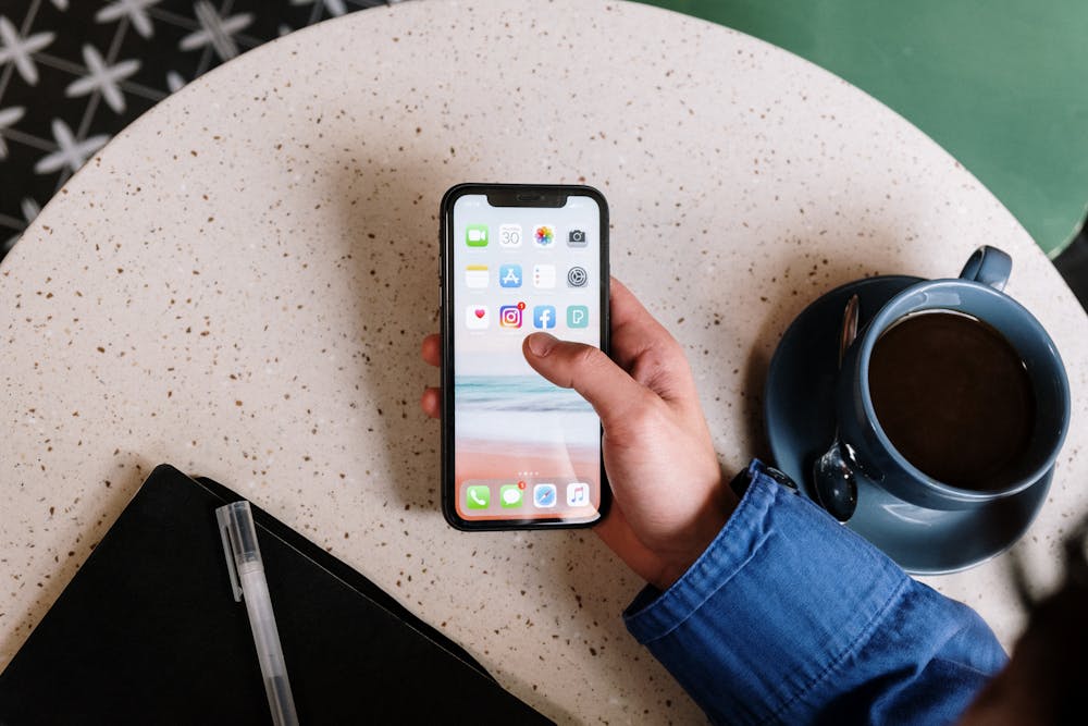Maximizing Airbnb Success Through Social Media