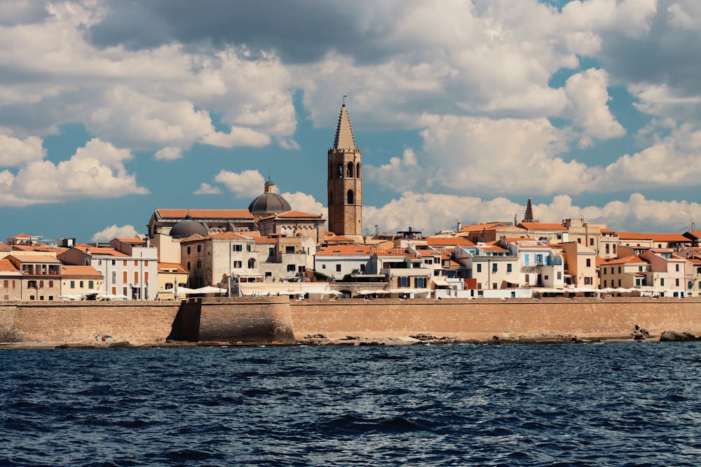 Normativa affitti brevi Sardegna: guida completa per host (2026)