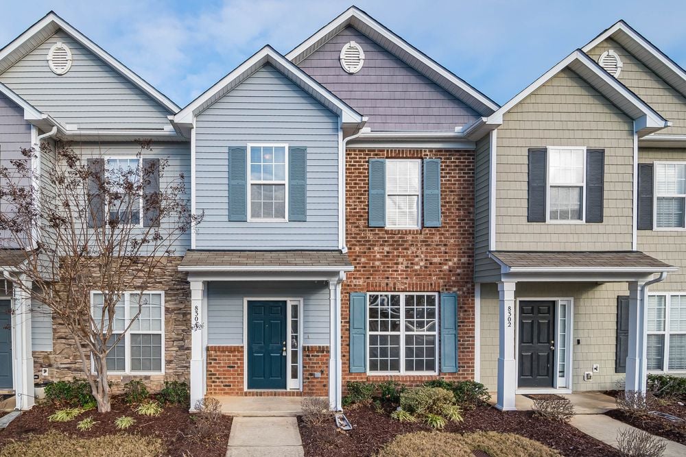 Should Vacation Rental Hosts Consider Mid-Term Rentals?