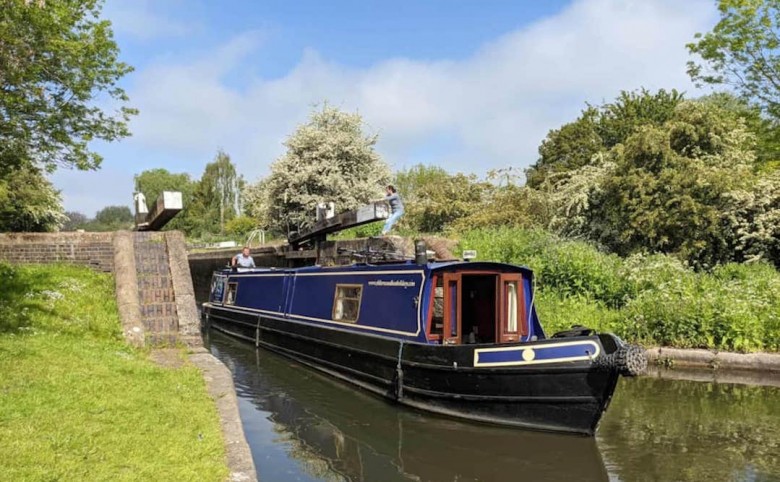 UK canal boat business 
